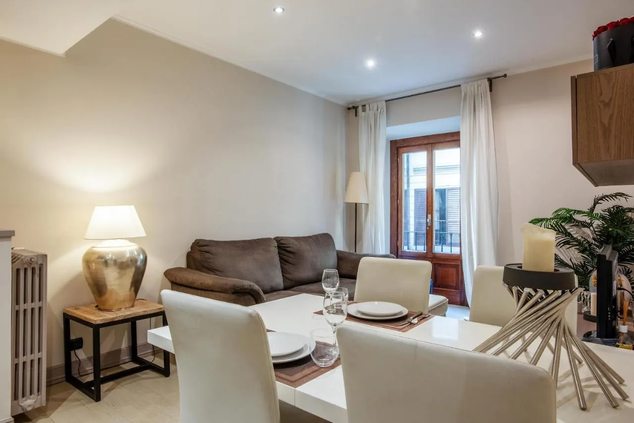 Gemma Preziosa Tra Il Castello Sforzesco Ed Il Duomo Di Milano By Easylife Apartment Italy