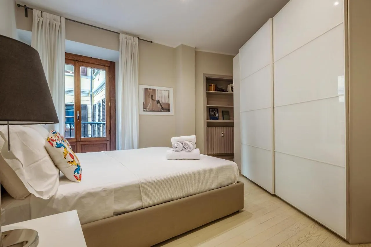 Gemma Preziosa Tra Il Castello Sforzesco Ed Il Duomo Di Milano By Easylife Apartment
