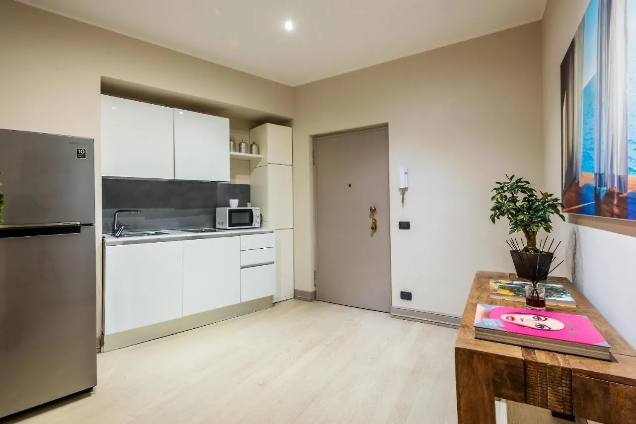 Gemma Preziosa Tra Il Castello Sforzesco Ed Il Duomo Di Milano By Easylife Apartman