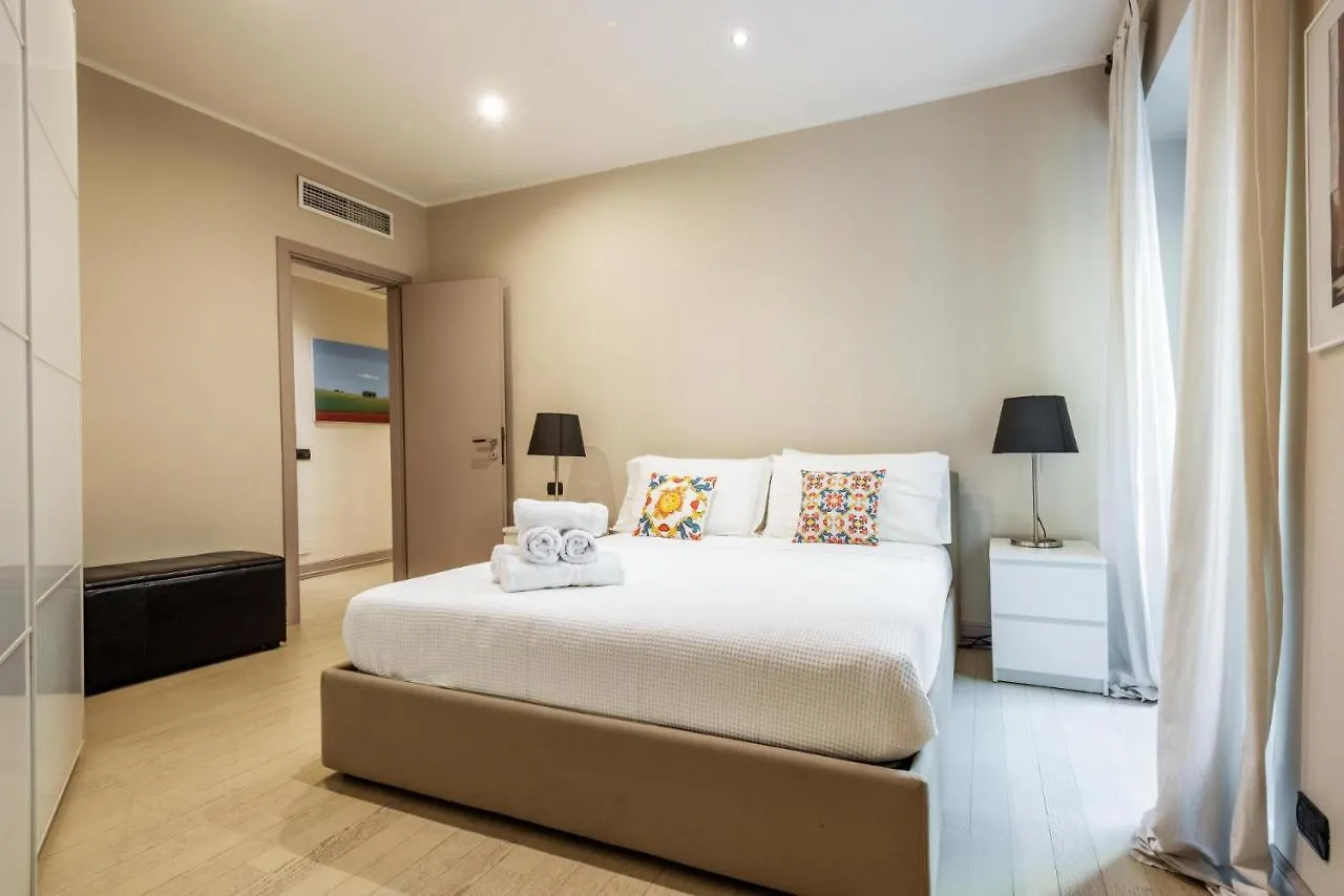 Gemma Preziosa Tra Il Castello Sforzesco Ed Il Duomo Di Milano By Easylife Apartman