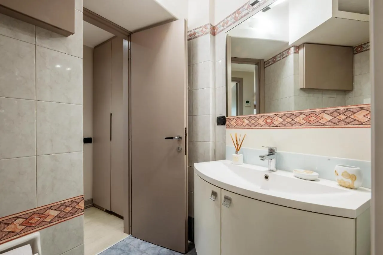 Gemma Preziosa Tra Il Castello Sforzesco Ed Il Duomo Di Milano By Easylife Apartman